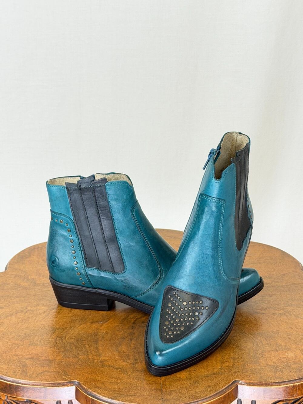 NIB Casta Vinny Distressed Turquoise Blue Boot Black Embellishment #0360 EU 41